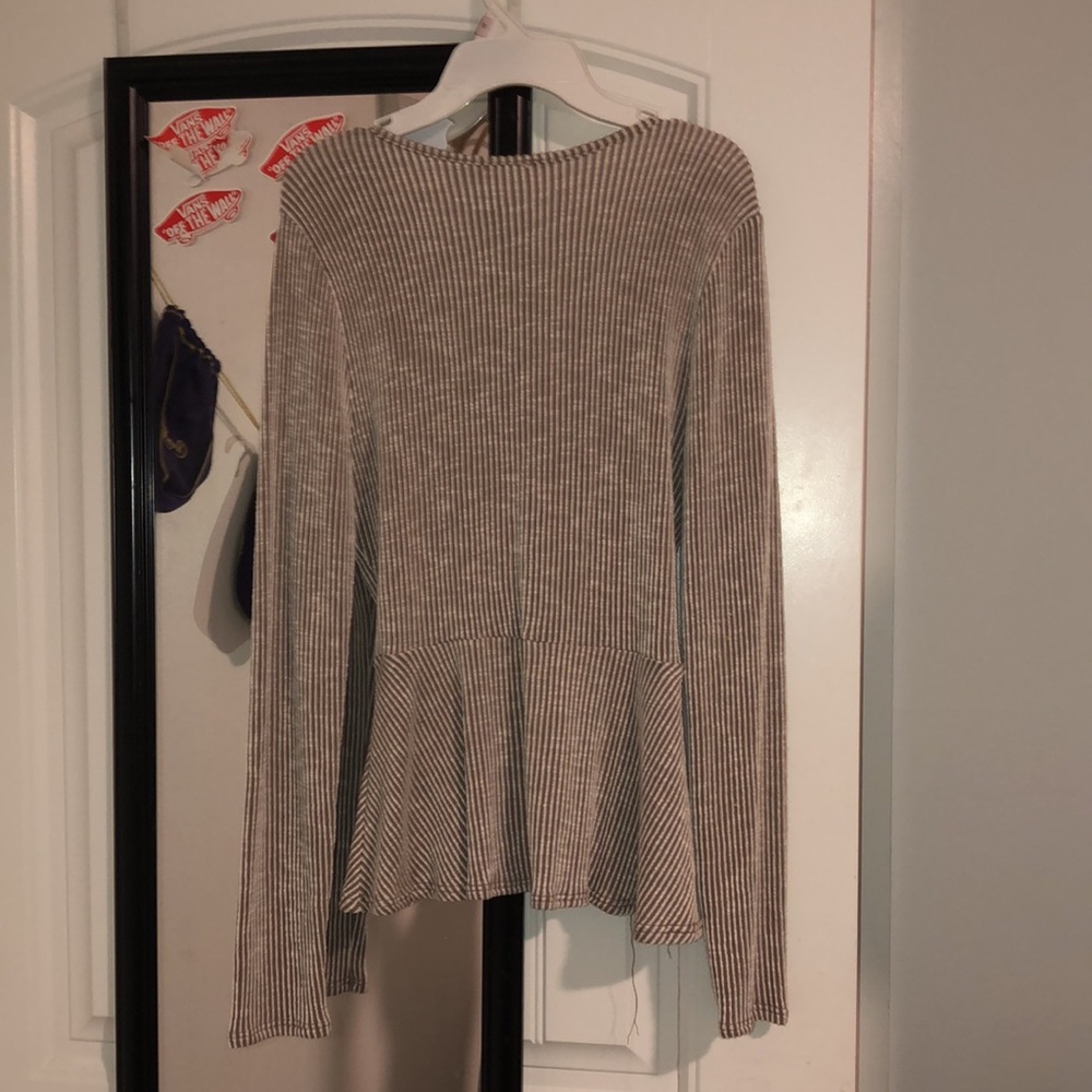 V neck blouse tan - Picture 2 of 2